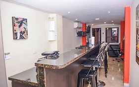 Calle 8 Suites